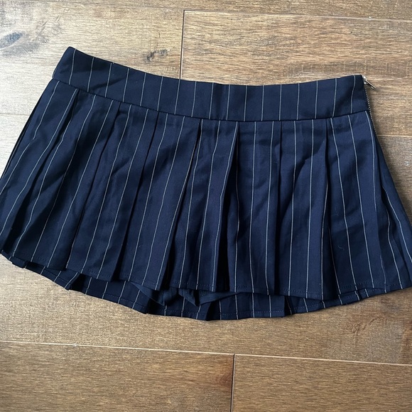 Edikted Skirt - Picture 2 of 4